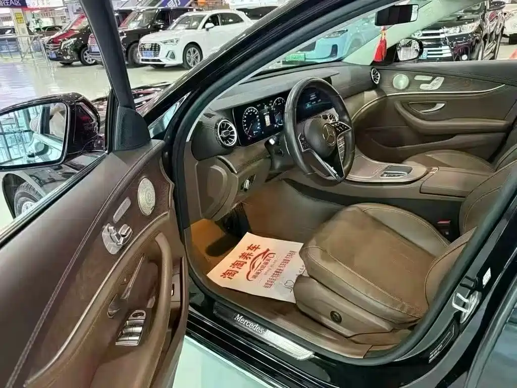 Mercedes-Benz E-Class — миниатюра 6