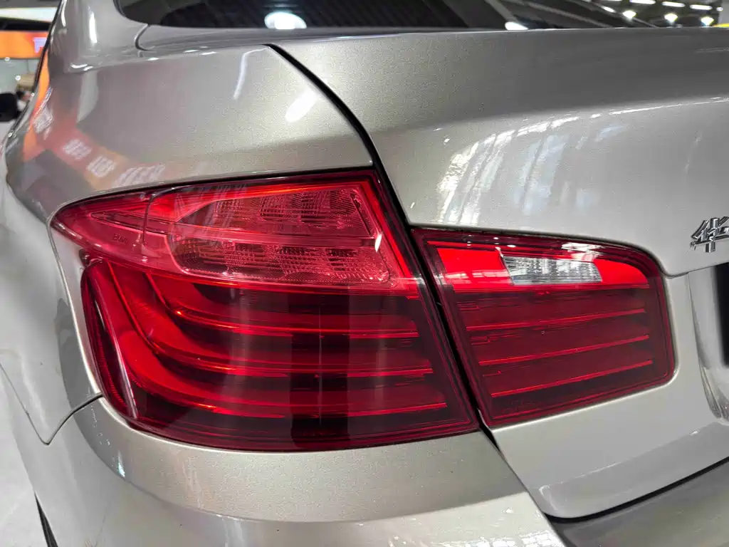 BMW 5 Series — миниатюра 21