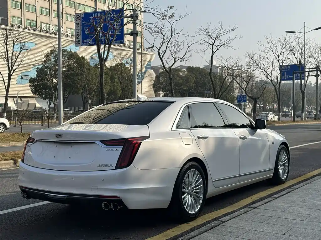 CADILLAC CT6