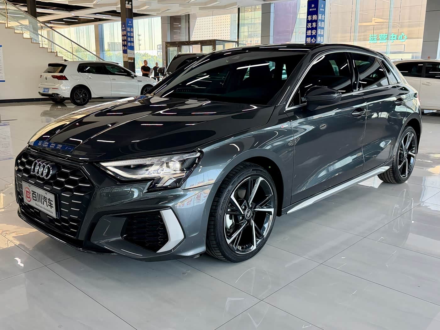 Audi A3 1.4 л 2023 г. Серебристо-серый, пробег 20000 км