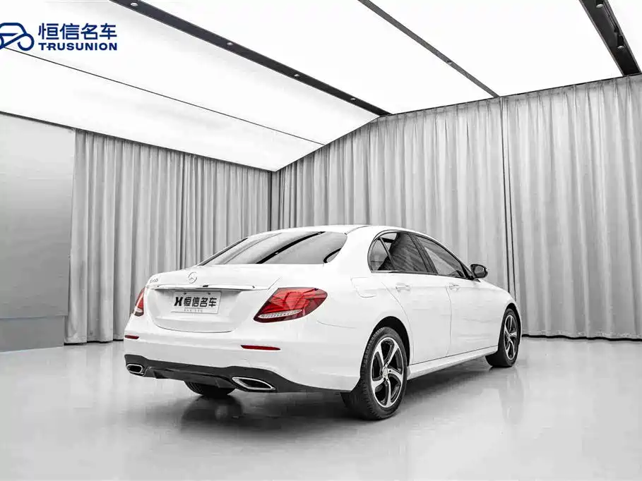 Mercedes-Benz E-Class — миниатюра 5