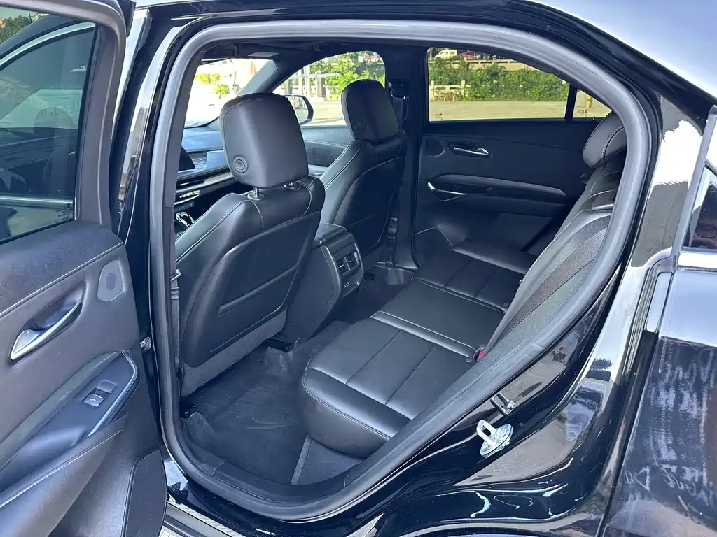 Cadillac XT4 — миниатюра 5