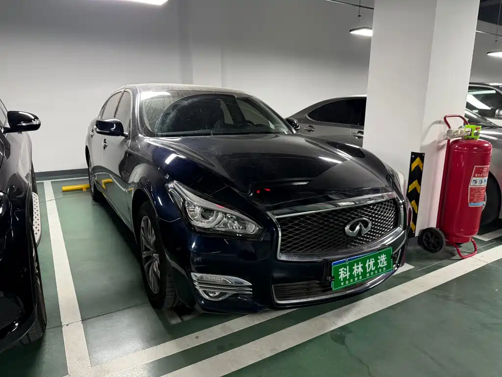 INFINITI Q70