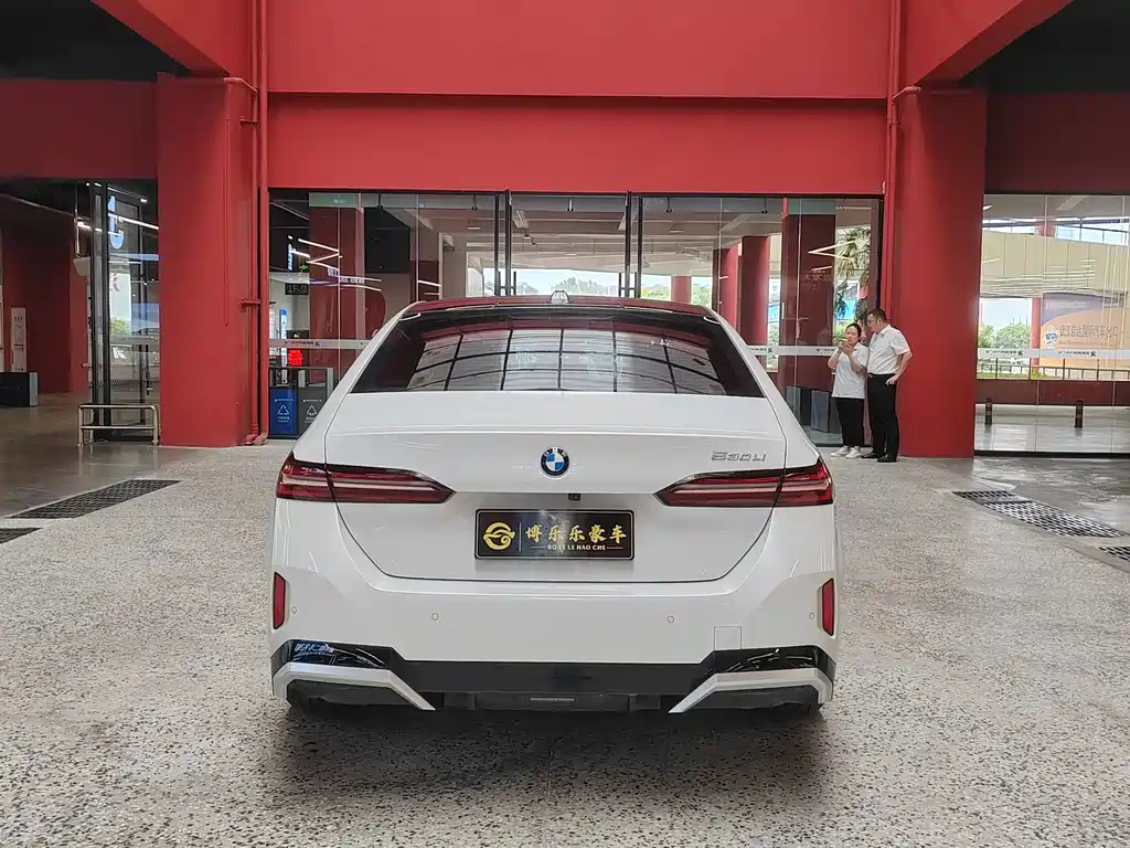 BMW 5 Series — миниатюра 5