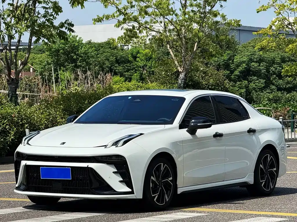Купить Lynk & Co 03