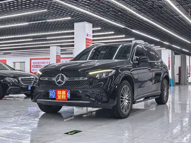 MERCEDES-BENZ GLC