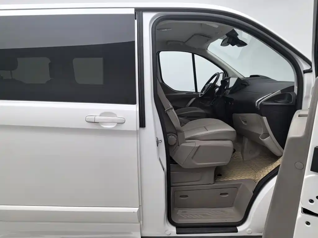Ford Tourneo — миниатюра 23
