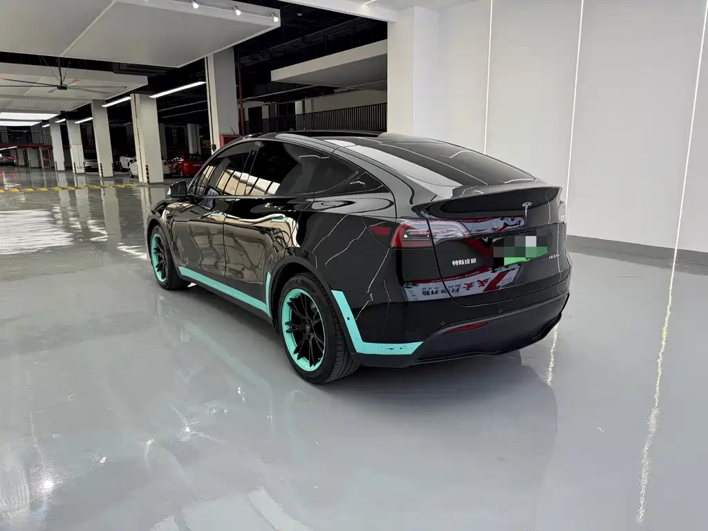 Tesla Model Y — миниатюра 15
