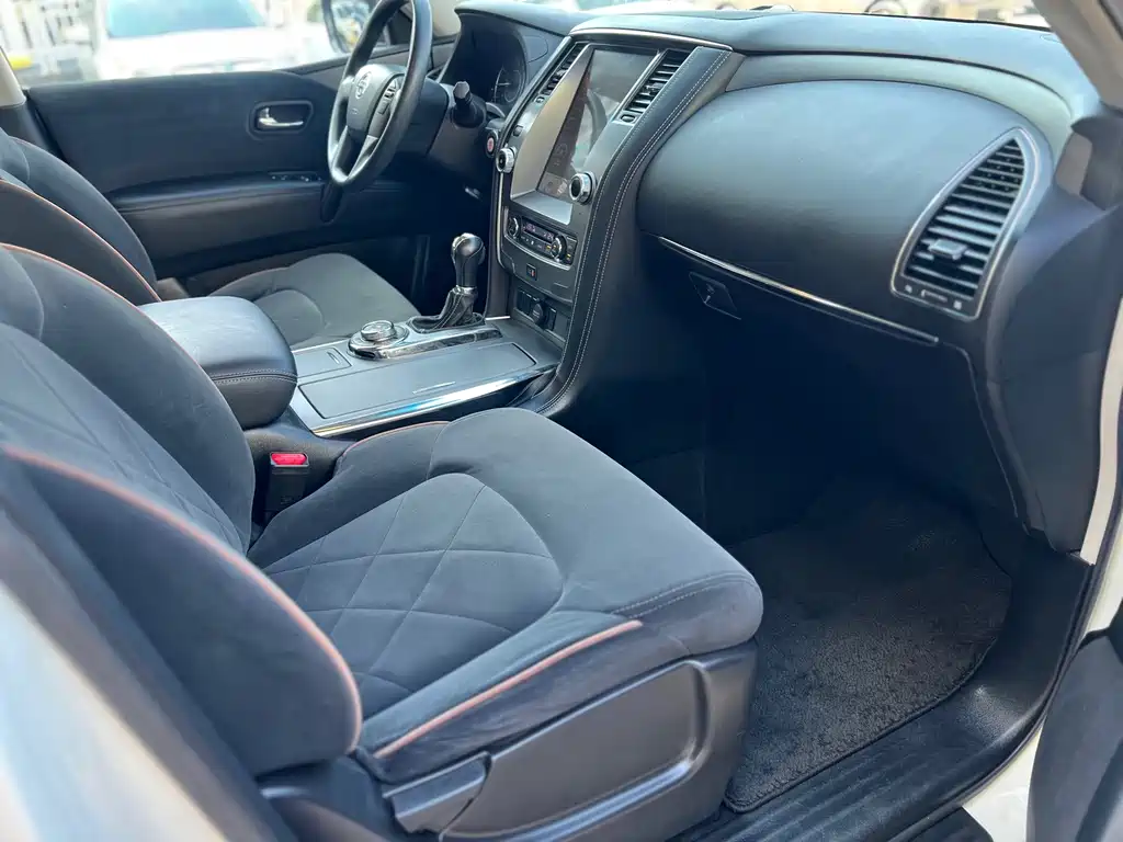 Nissan Patrol — миниатюра 10