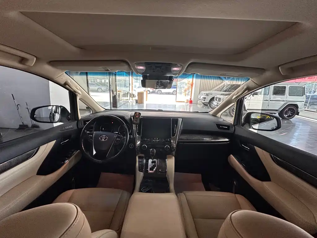 Toyota Vellfire — миниатюра 5