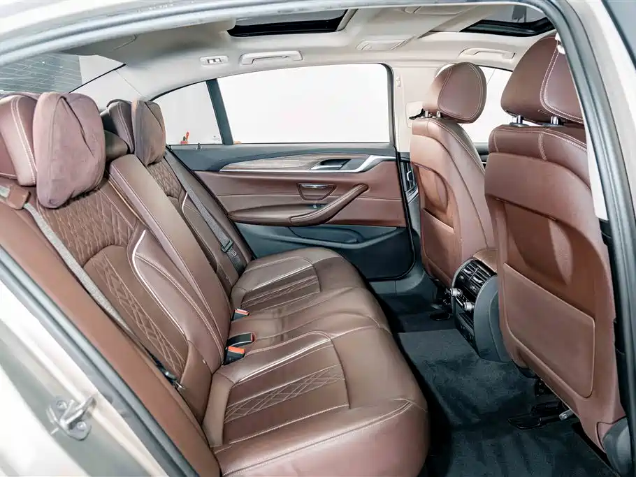 BMW 5 Series New Energy — миниатюра 21