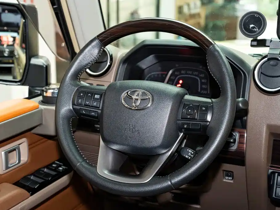 Toyota Land Cruiser — миниатюра 12