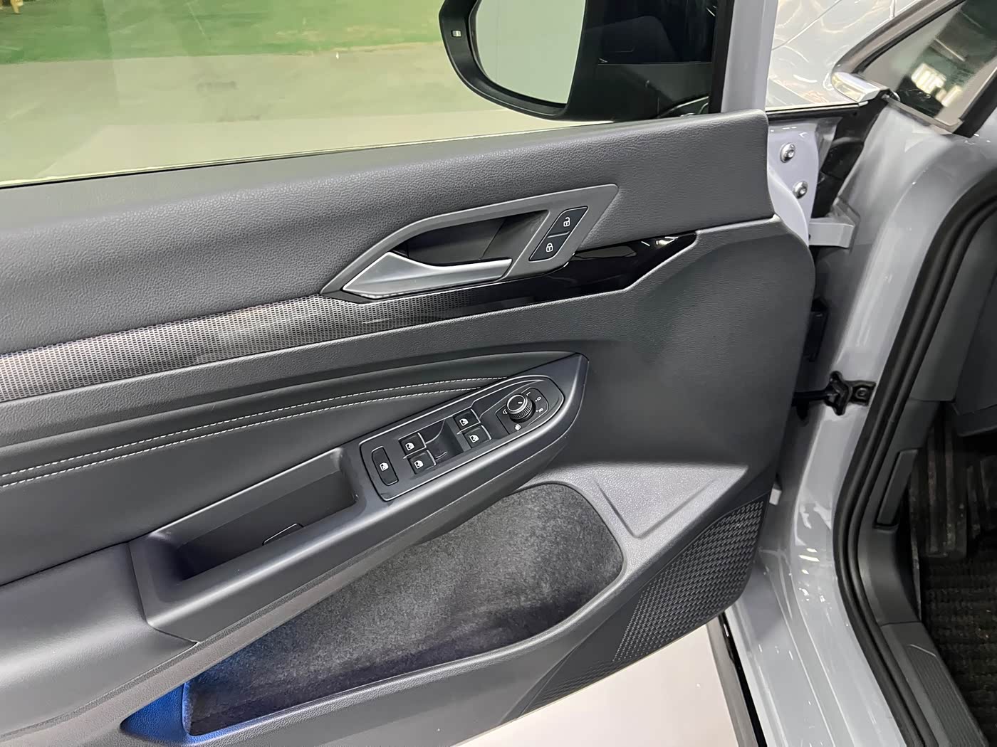 Volkswagen Golf 1.4 л 2024 г. Серебристо-серый, пробег 36000 км