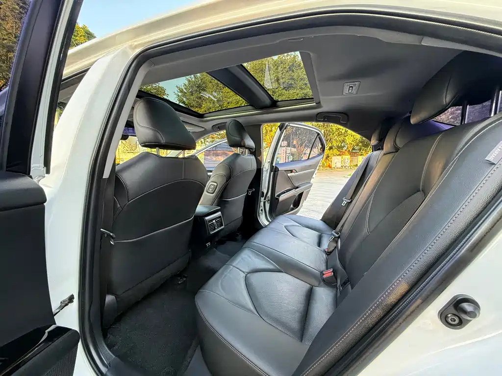 Toyota Camry — миниатюра 9