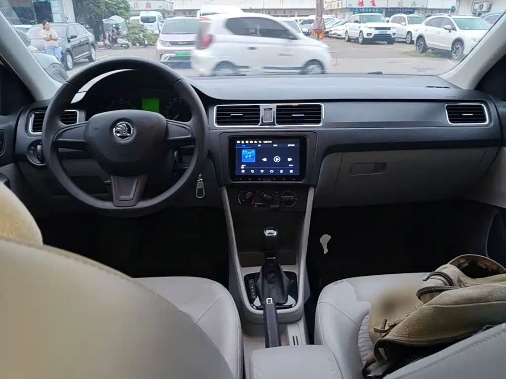 Skoda Rapid — миниатюра 10