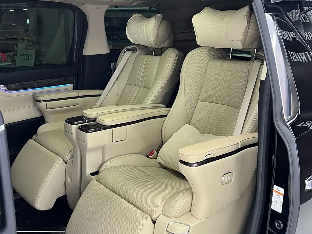 Toyota Vellfire — миниатюра 14