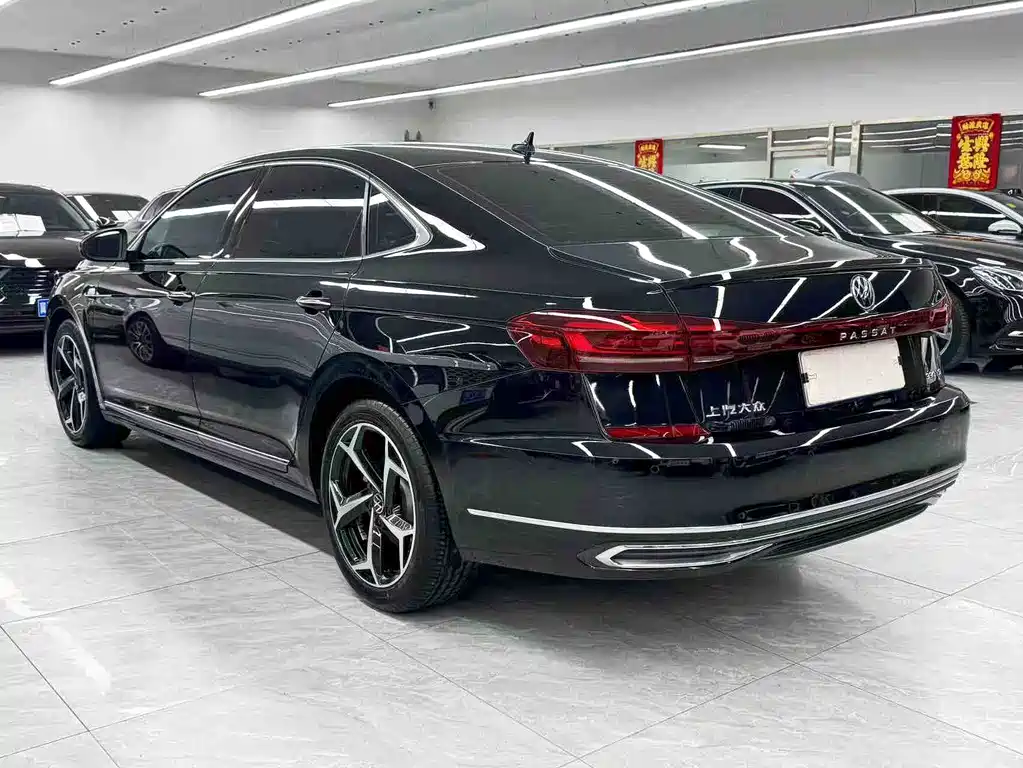 Volkswagen Passat 2023 330TSI Luxury