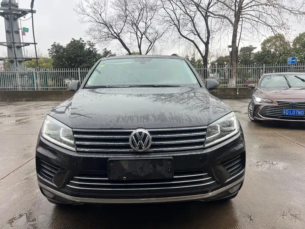 VOLKSWAGEN TOUAREG