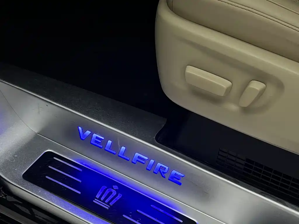 Toyota Vellfire — миниатюра 13