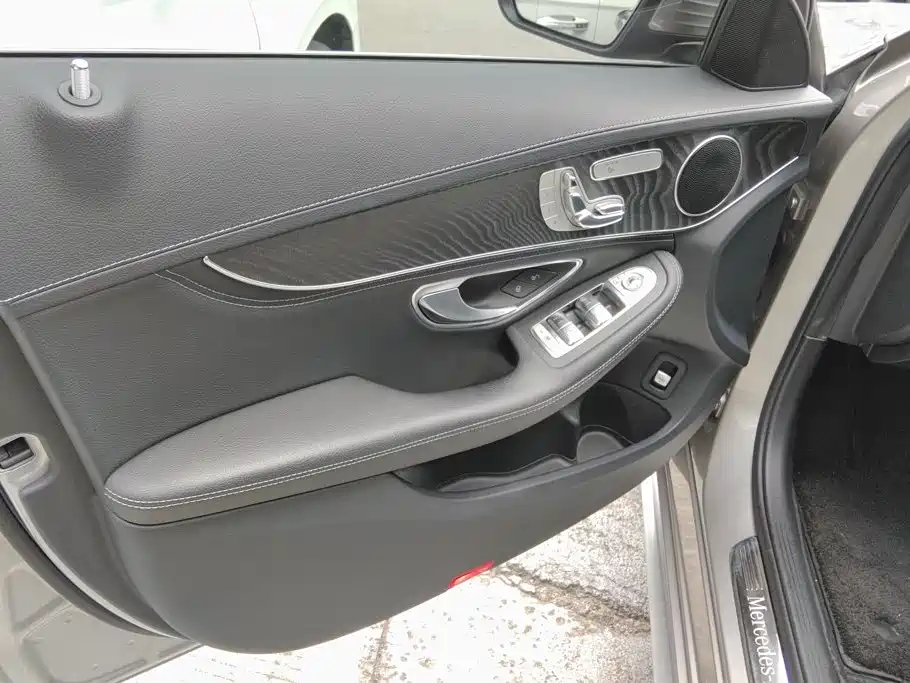 Mercedes-Benz C-Class — миниатюра 7