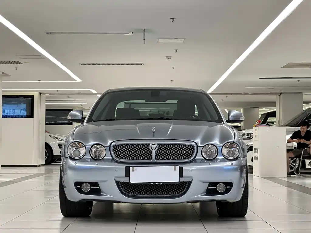 Jaguar XJ — миниатюра 2