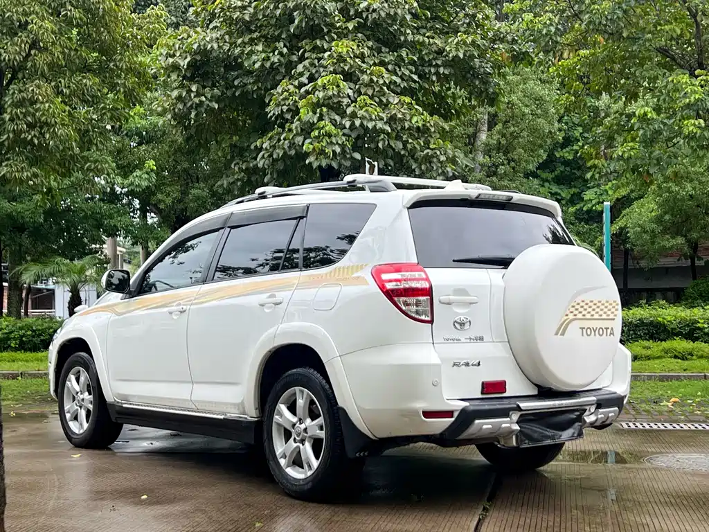Toyota RAV4 2011 2.0L AT Luxury