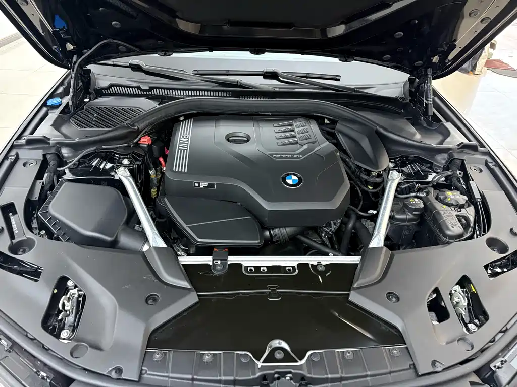 BMW 5 Series — миниатюра 24