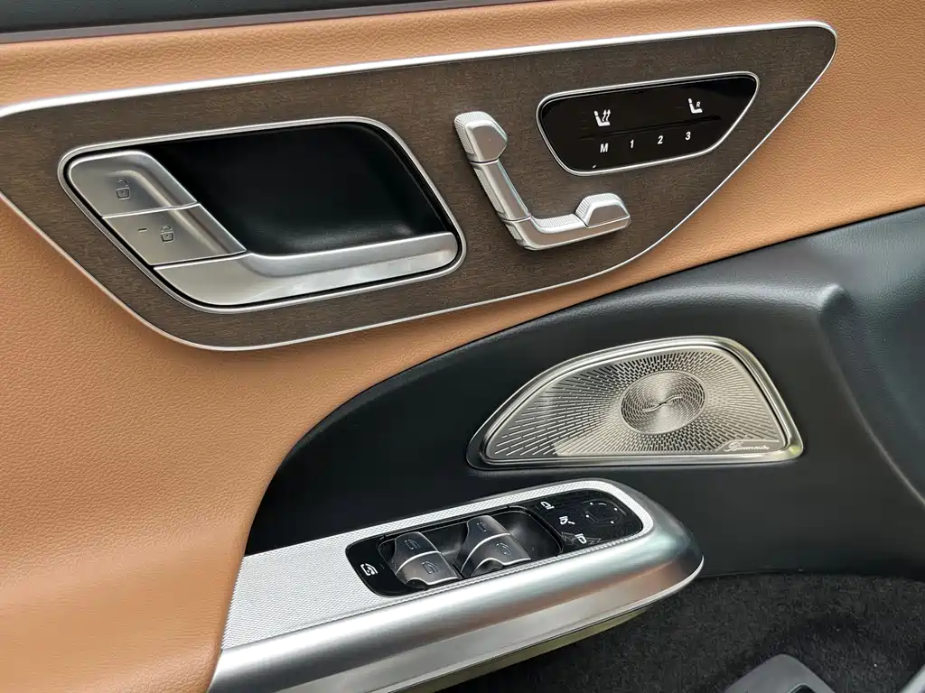 Mercedes-Benz E-Class — миниатюра 17