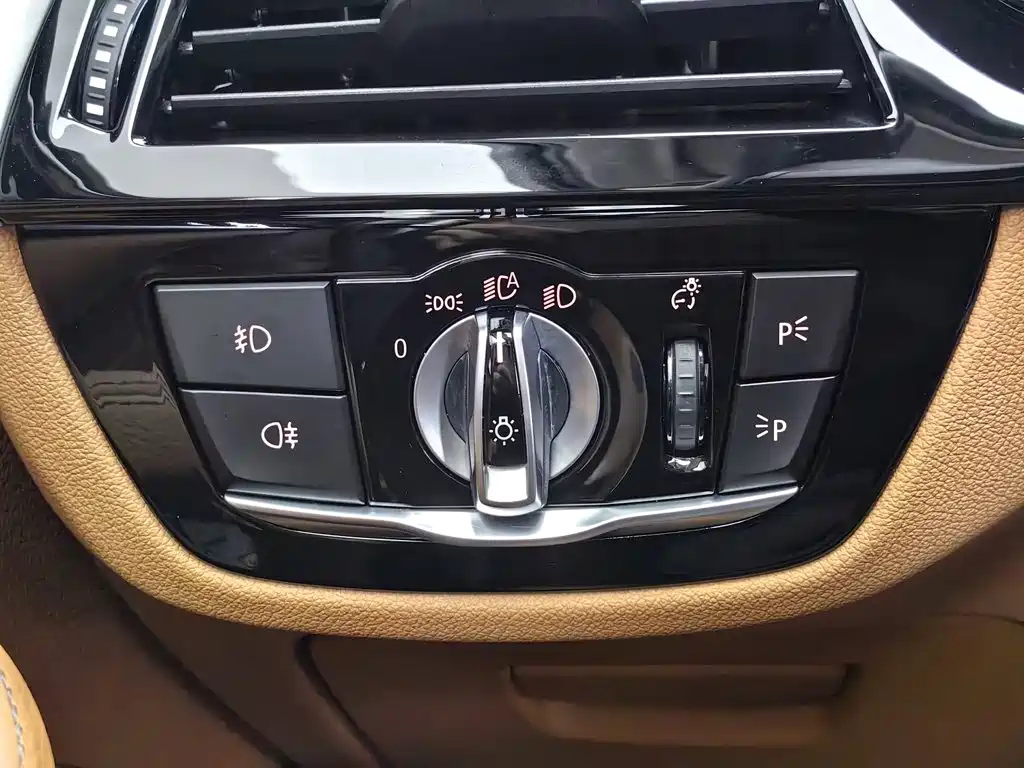 BMW 5 Series — миниатюра 21