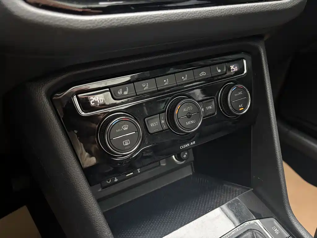 Volkswagen Tiguan L — миниатюра 17