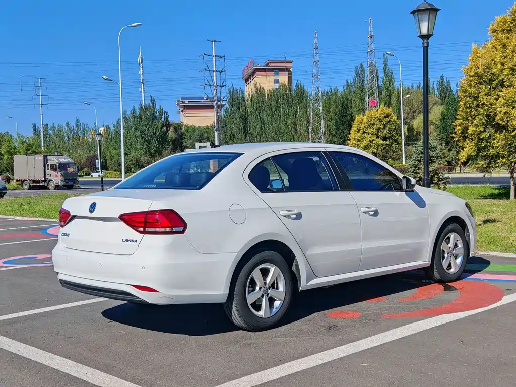 Volkswagen Lavida — миниатюра 6
