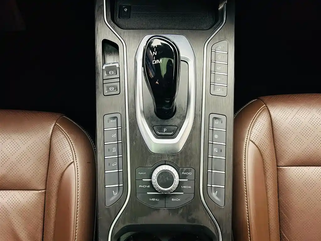 WEI PAI WEI BRAND VV6