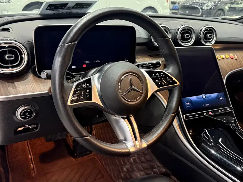 Mercedes-Benz C-Class — миниатюра 6