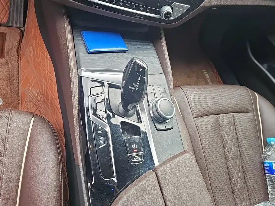 BMW 5 Series New Energy — миниатюра 15