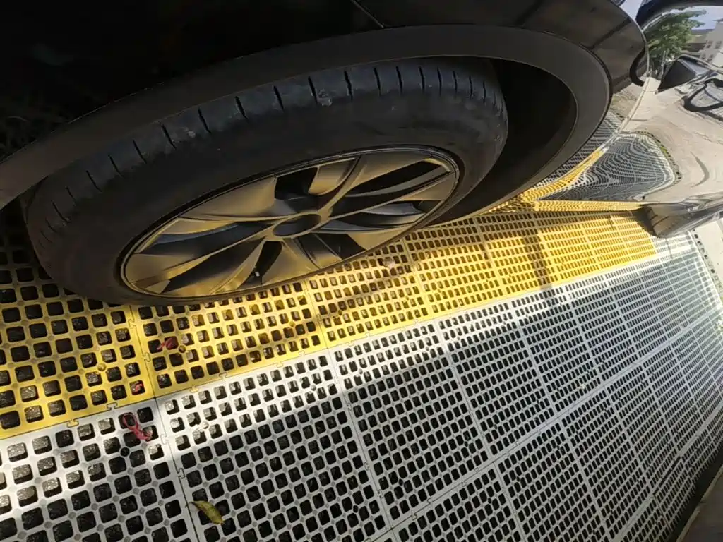 Tesla Model Y — миниатюра 23