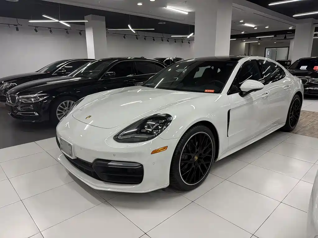 Porsche Panamera 2023
