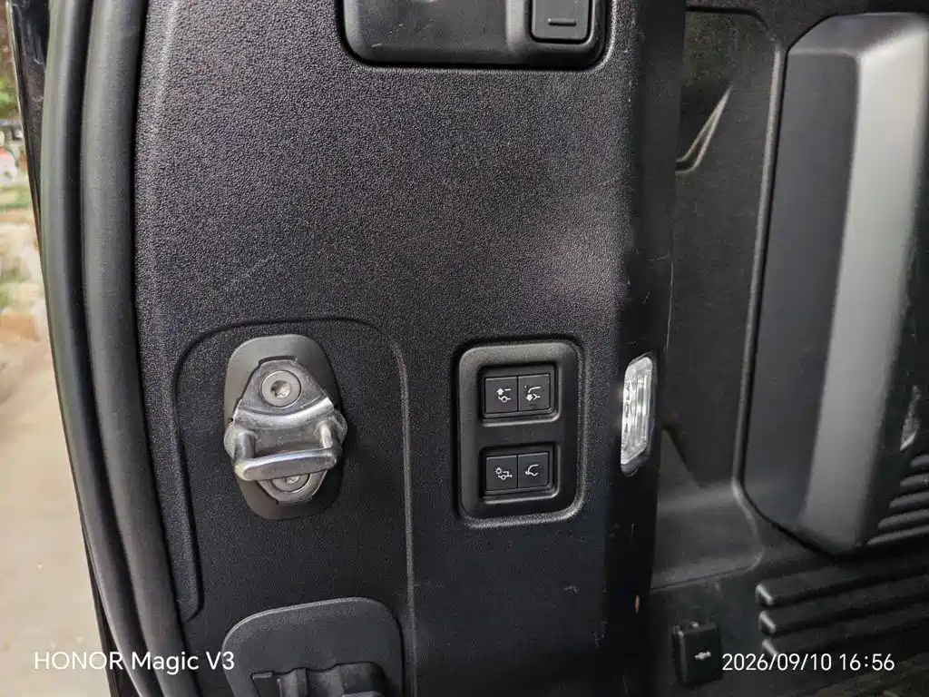 Land Rover Defender — миниатюра 15