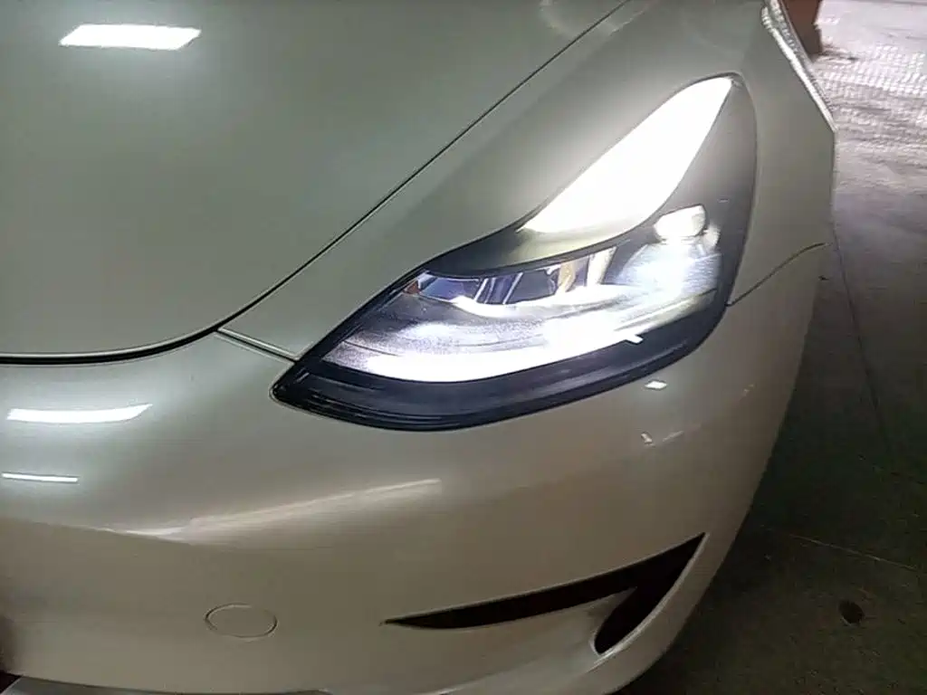 Tesla Model 3 — миниатюра 24