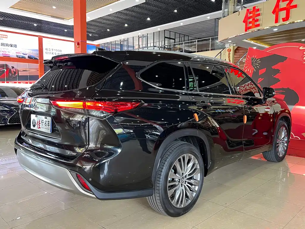 Toyota Highlander 2022 2.5L Luxury 7 мест