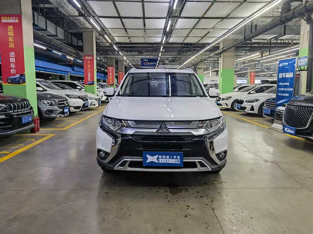 MITSUBISHI OUTLANDER