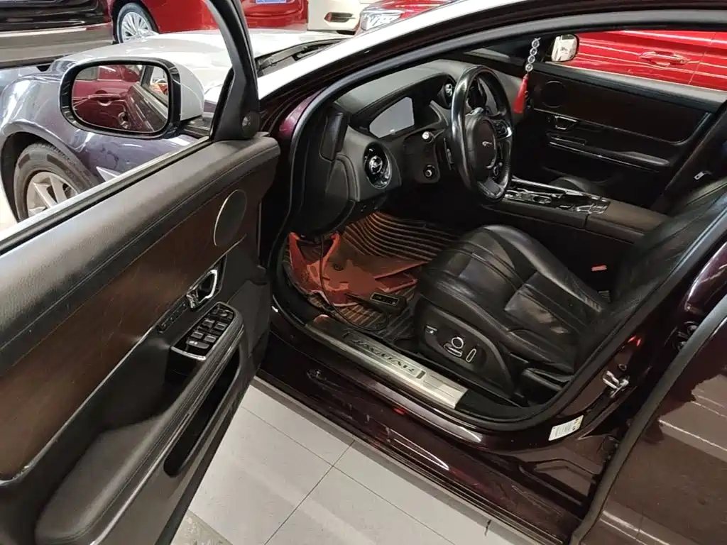 Jaguar XJ — миниатюра 16