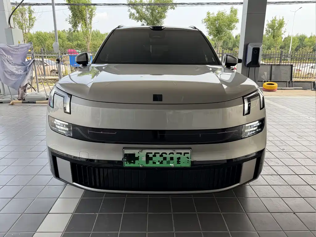 Lynk & Co Рука 900. — миниатюра 2