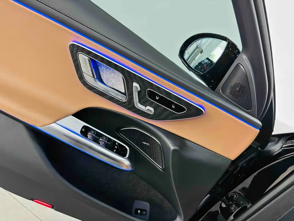 Mercedes-Benz E-Class — миниатюра 13