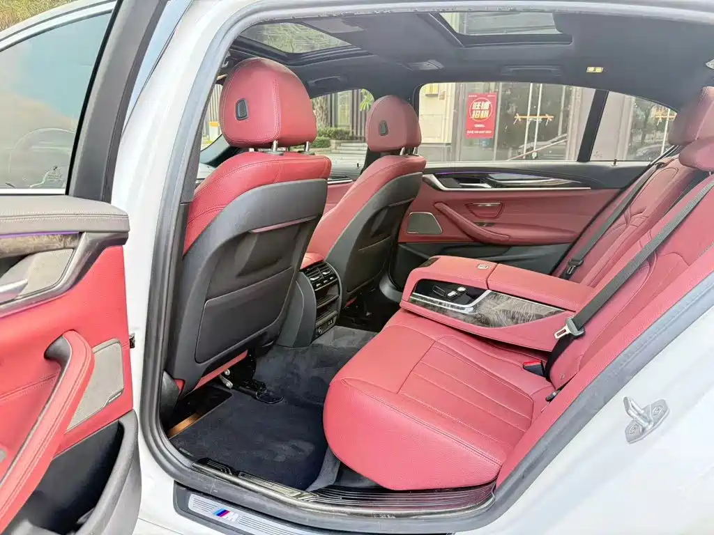 BMW 5 Series — миниатюра 6