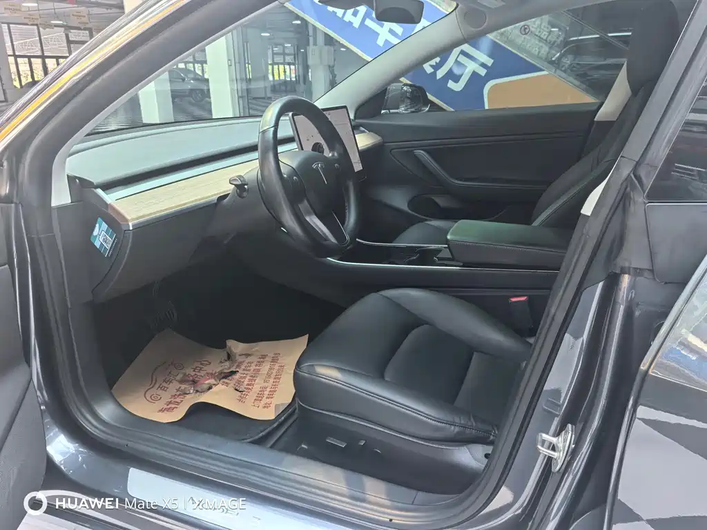 Tesla Model 3 — миниатюра 8