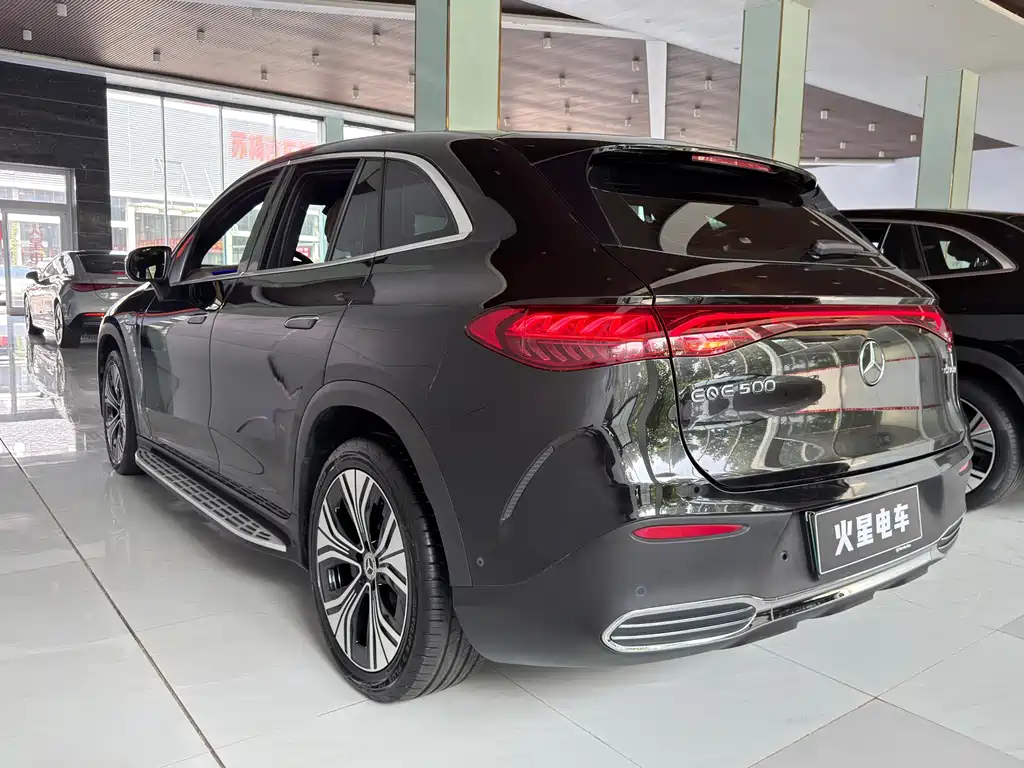 Mercedes-Benz EQE SUV — миниатюра 11