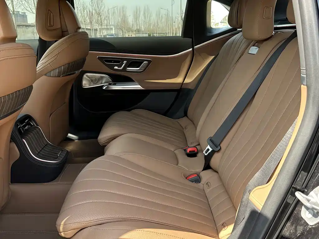Mercedes-Benz E-Class — миниатюра 6