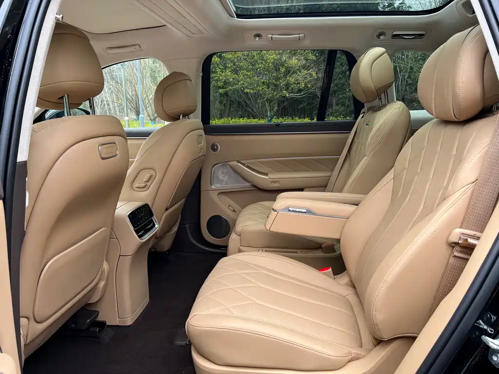 AITO ASK THE WORLD M8