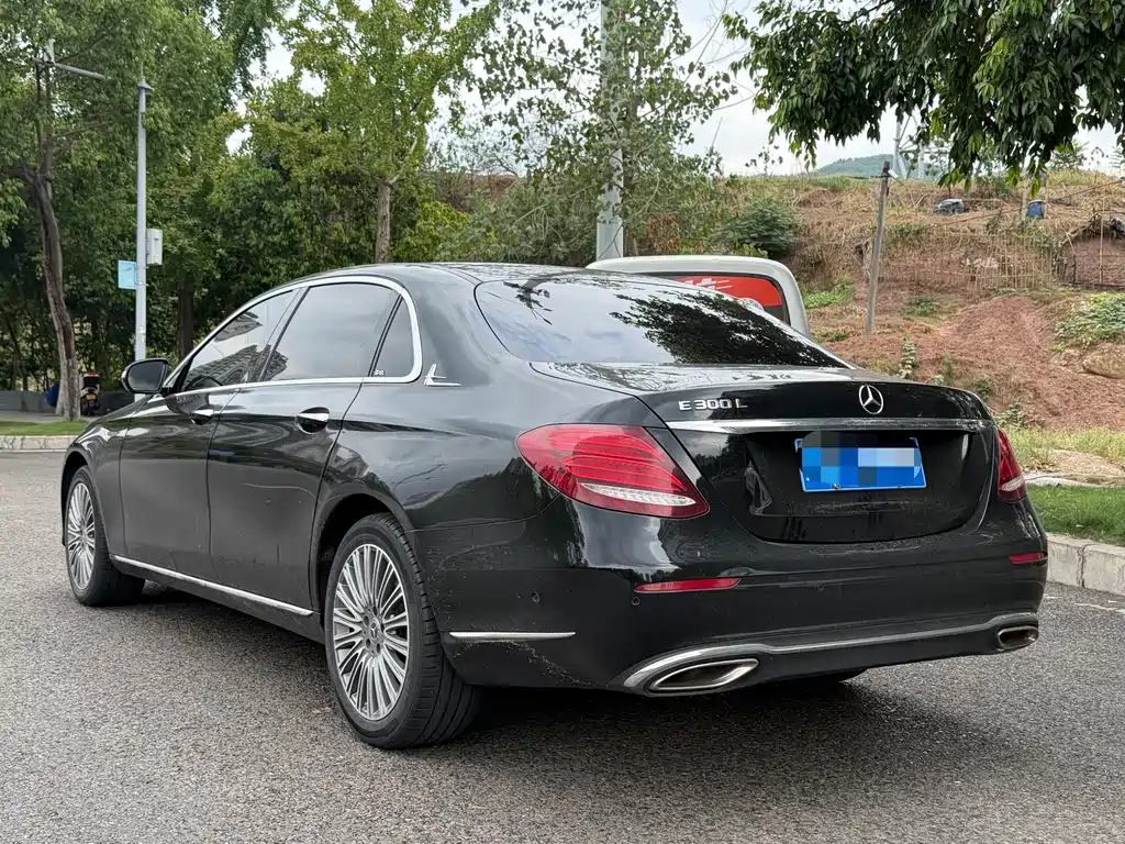 Mercedes-Benz E-Class — миниатюра 4