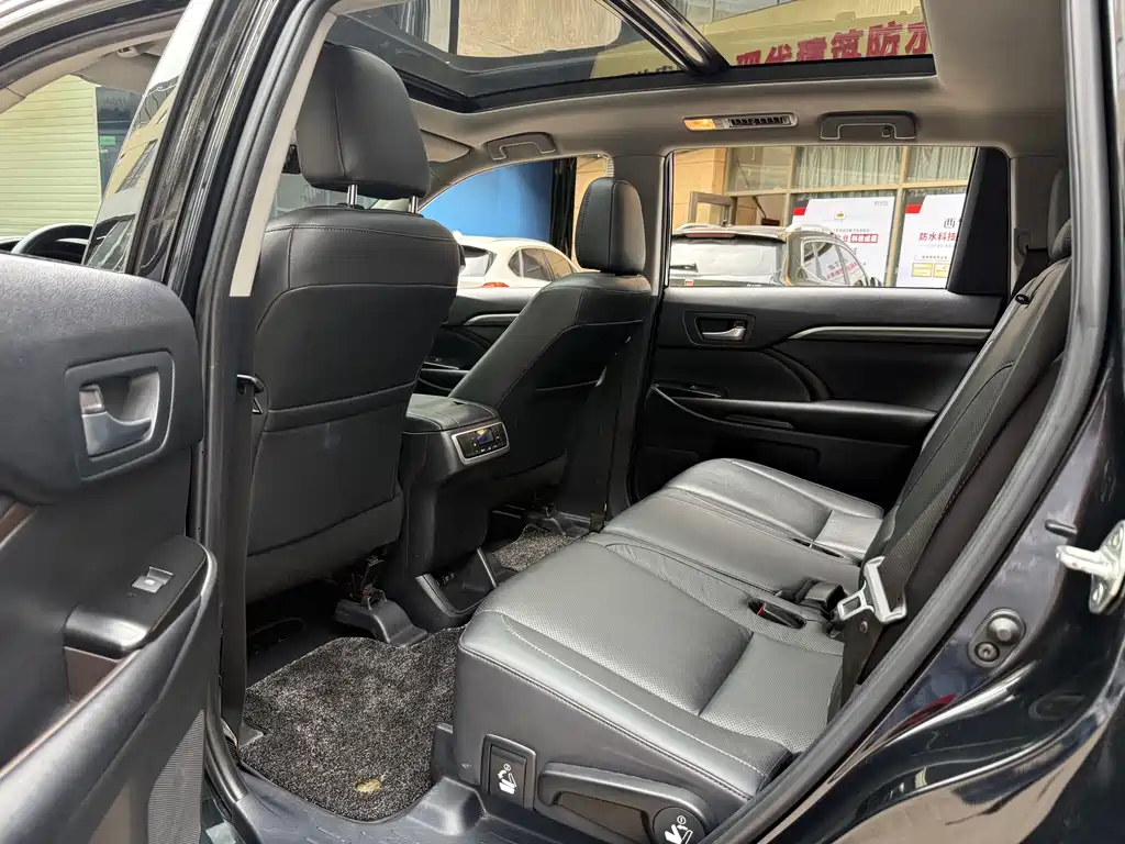 Toyota Highlander — миниатюра 9
